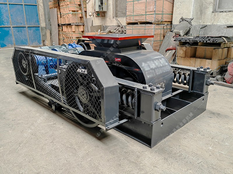 雙齒輥破碎機(jī)在破碎大塊難碎物料時，如何確保破碎效果？